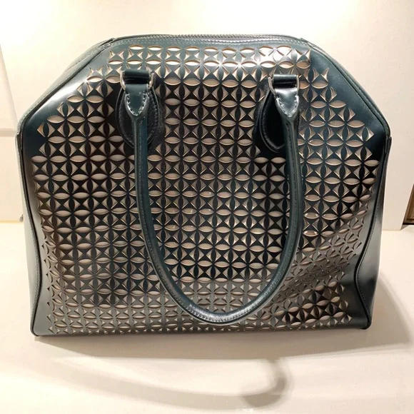 NWT Alaia Large Laser Cut Handbag with pouch and mirror. Black. $3500 retail - Picture 5 of 17